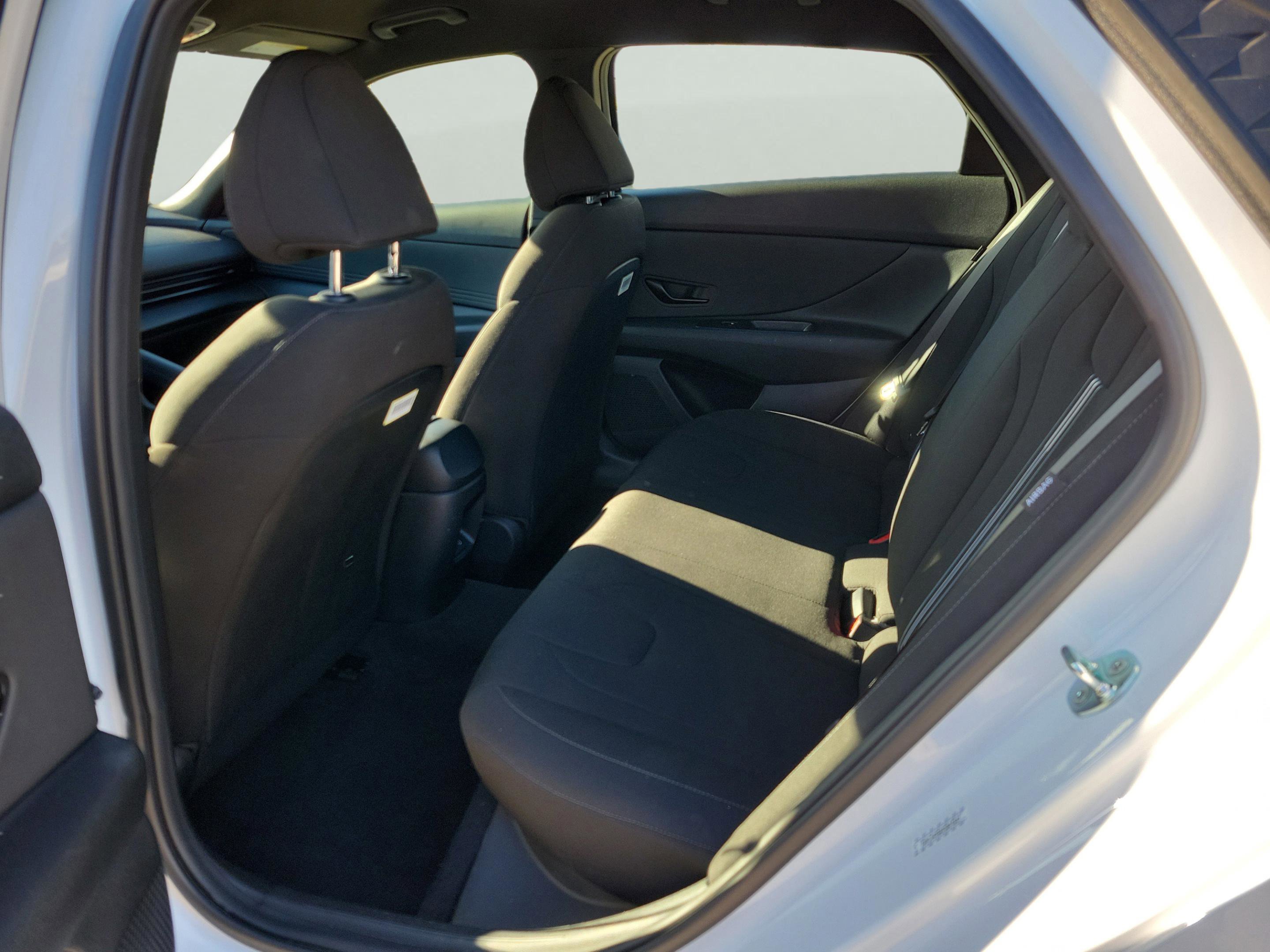 Certified 2025 Hyundai Elantra Sport image 9