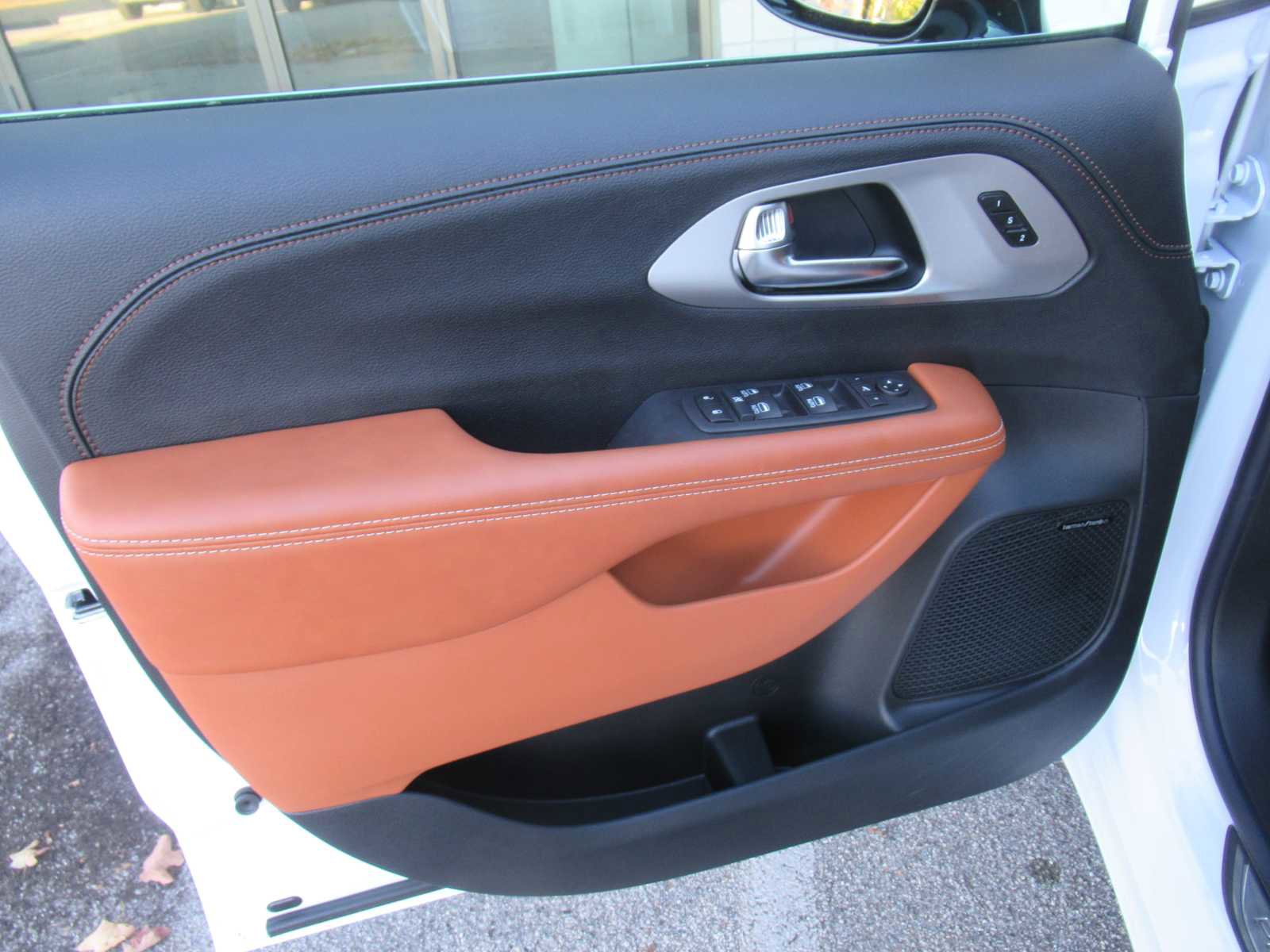 New 2026 Chrysler Pacifica Pinnacle image 19