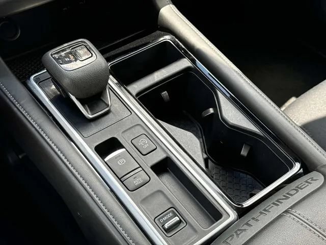Used 2025 Nissan Pathfinder SV FWD image 44