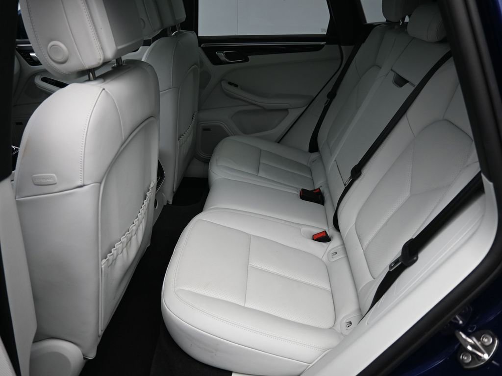 Certified 2022 Porsche Macan S image 7