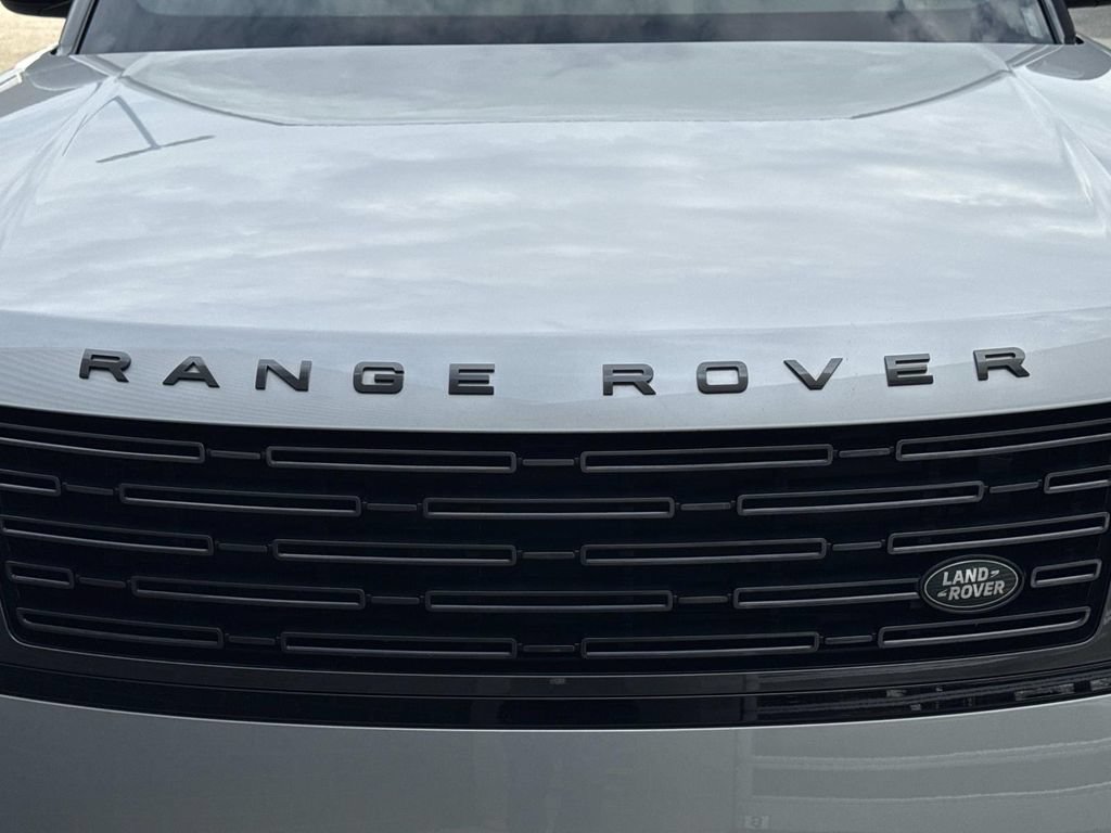 Certified 2025 Land Rover Range Rover Long Wheelbase SE AWD/4WD image 11