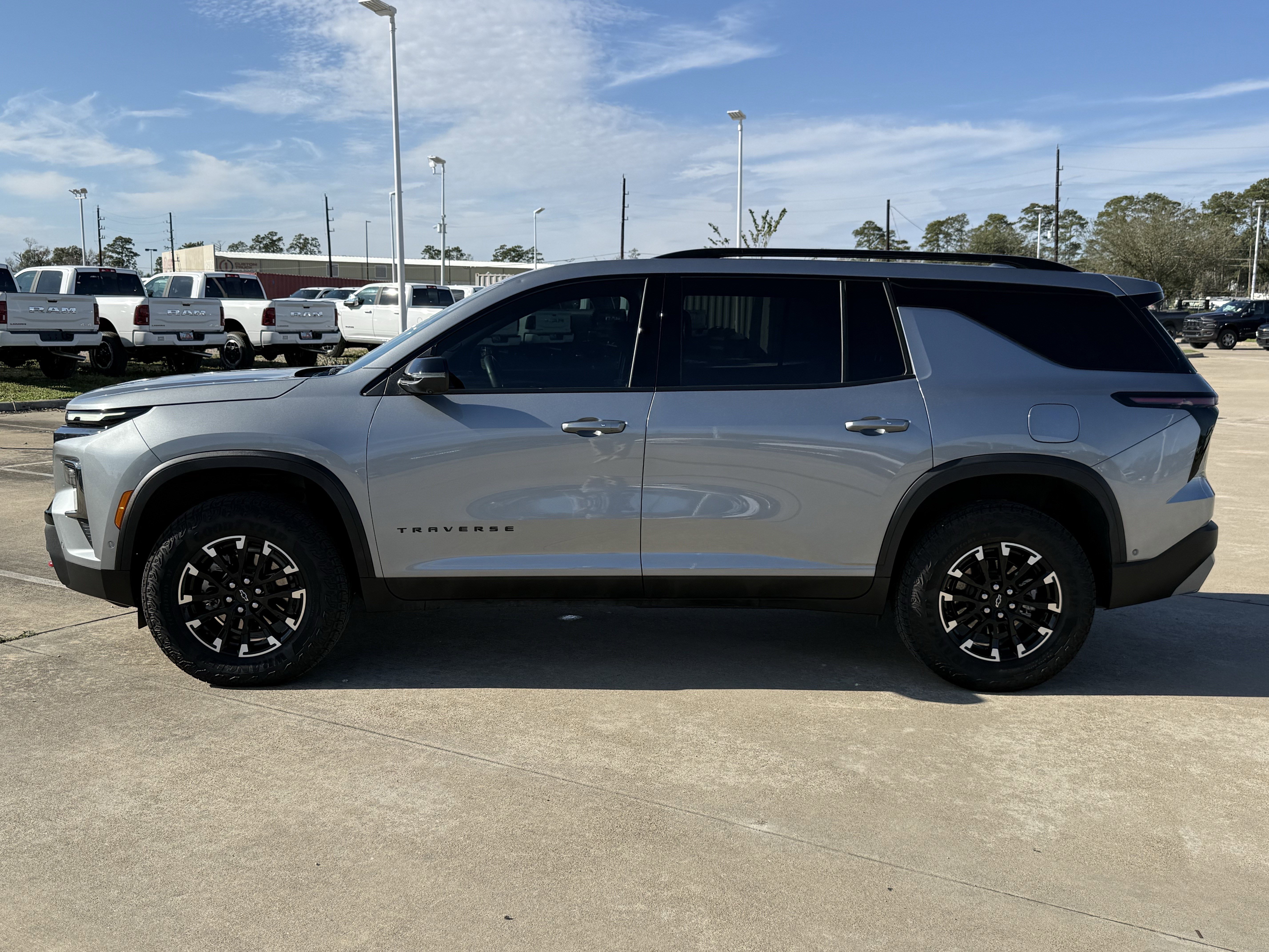 Used 2025 Chevrolet Traverse Z71 w/ Enhanced Driving Package image 8