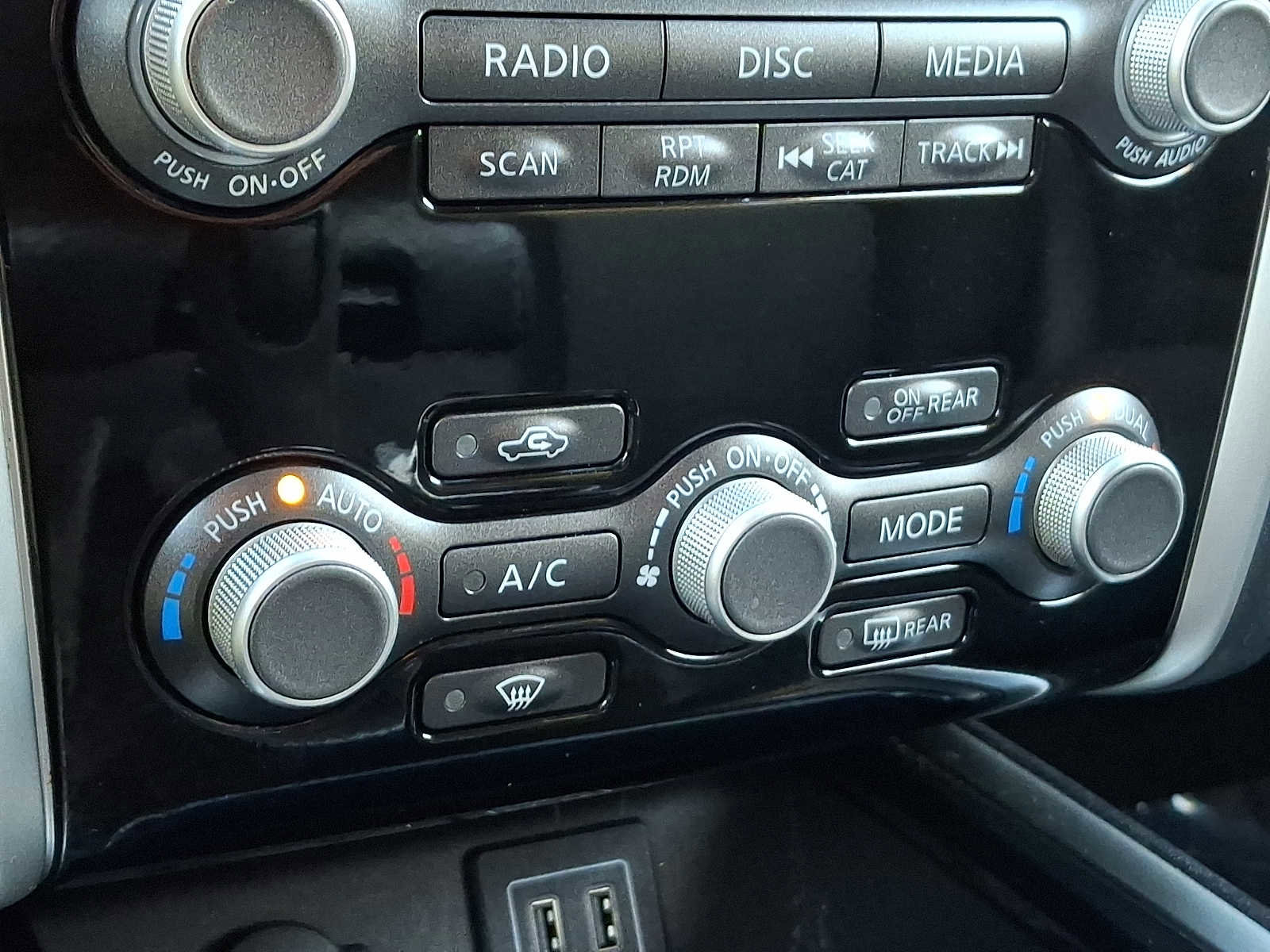 Used 2018 Nissan Pathfinder SV FWD image 16