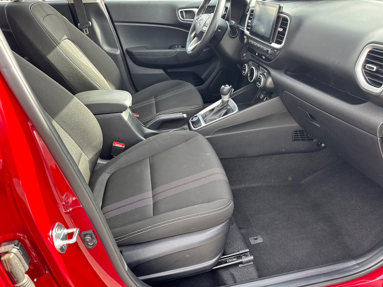 Used 2025 Hyundai Venue SEL image 13