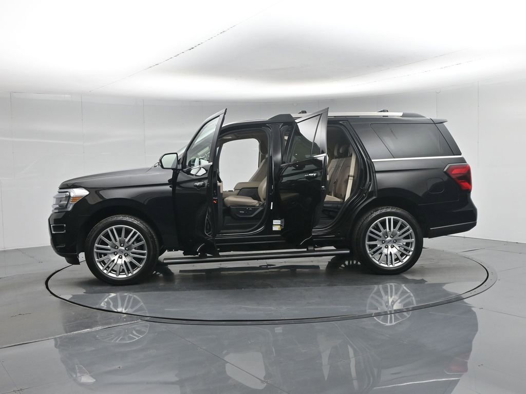 Used 2024 Ford Expedition Limited image 5
