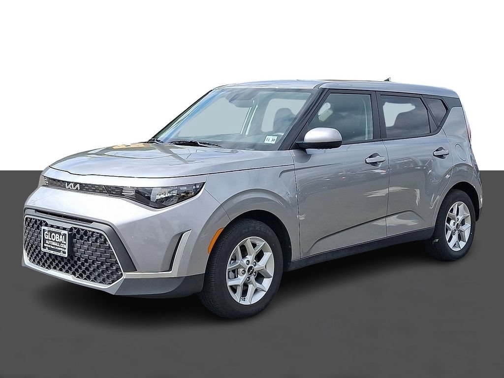 Used 2025 Kia Soul LX w/ LX Technology Package FWD image 3