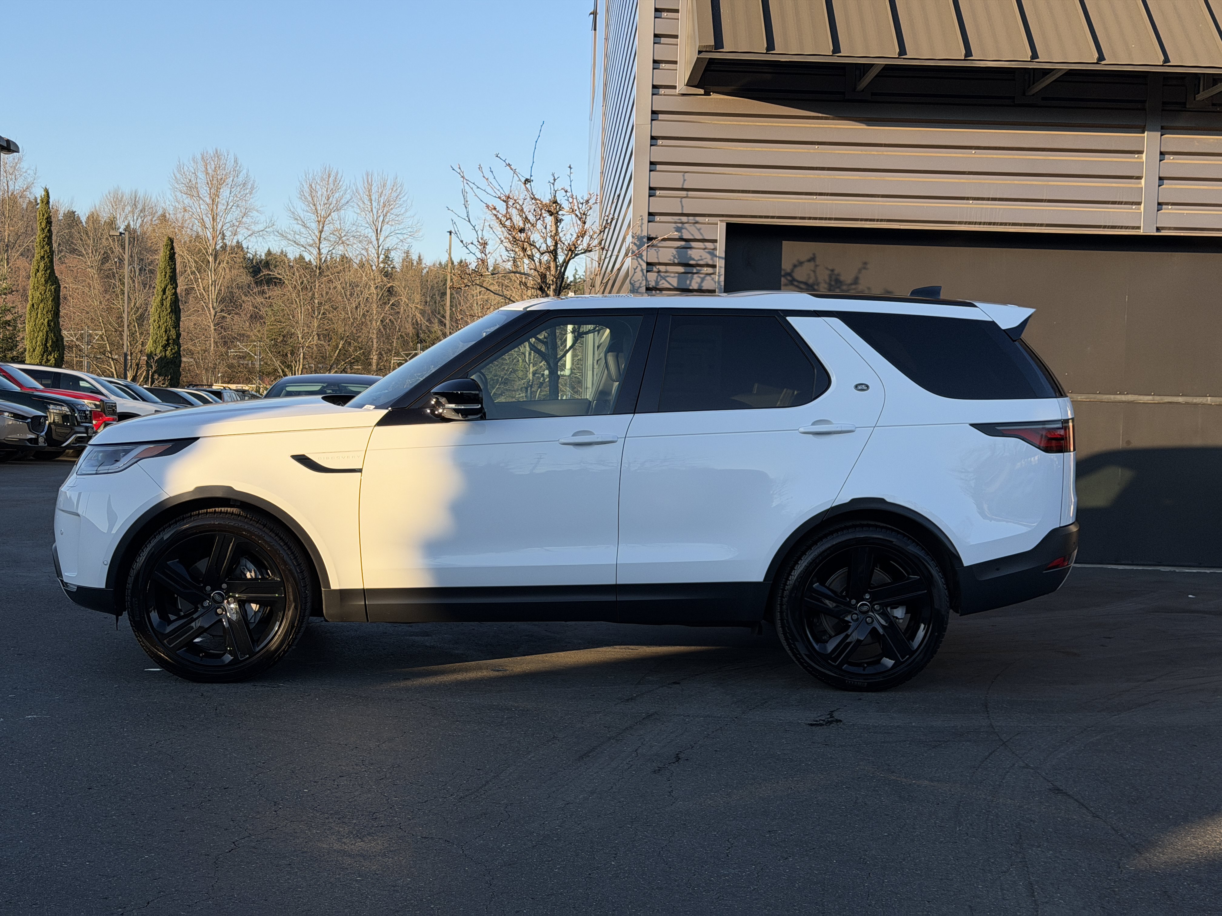 Certified 2025 Land Rover Discovery S AWD/4WD image 5
