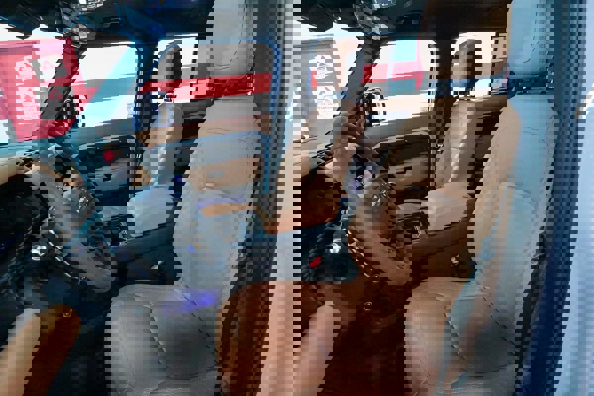 Used 2023 Land Rover Defender 110 V8 image 11