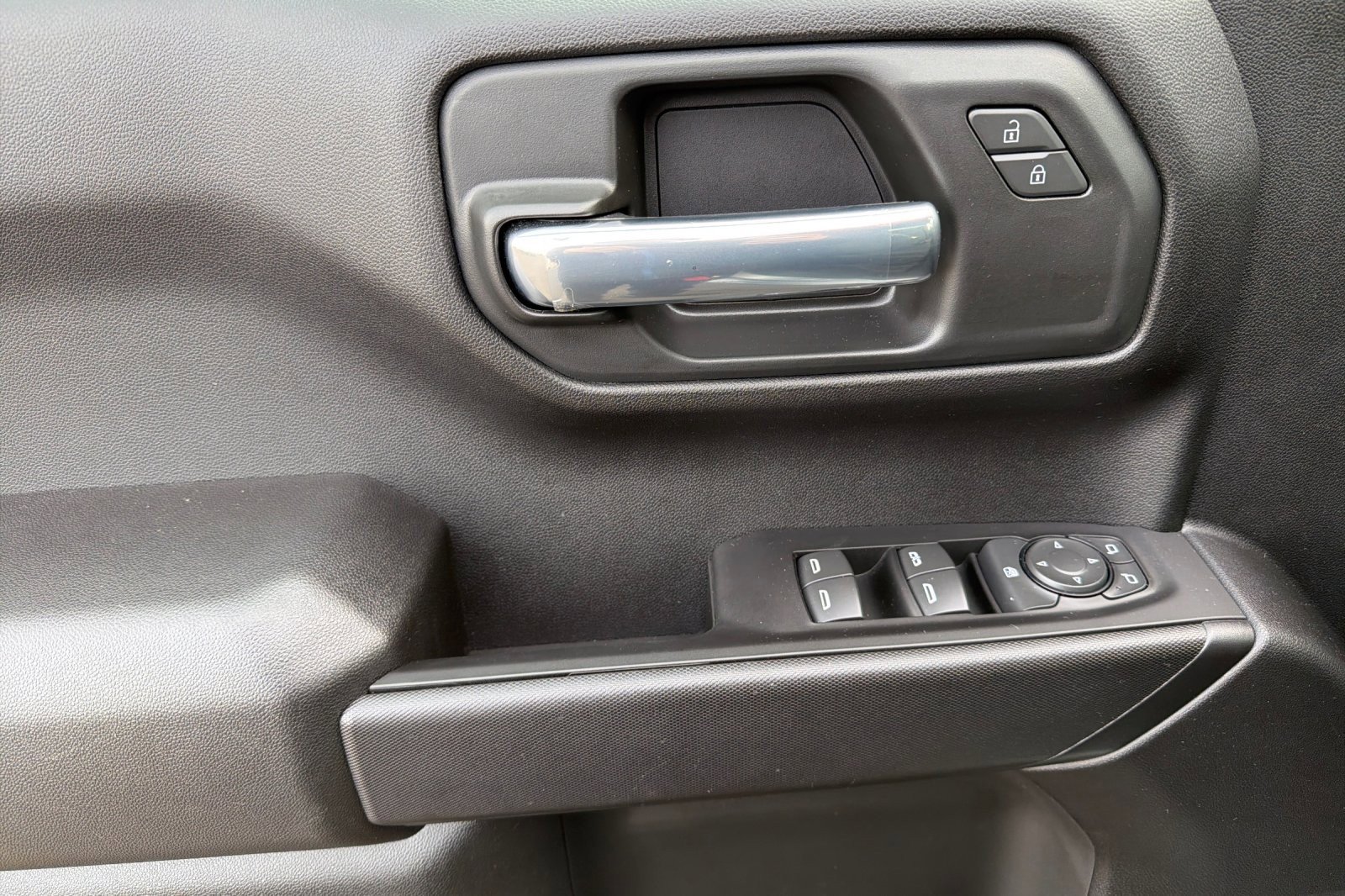 Used 2025 Chevrolet Silverado 1500 Custom w/ LPO, Dark Essentials Package image 8