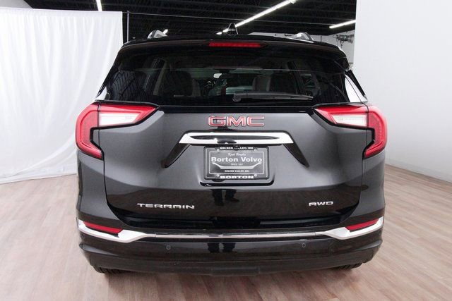 Used 2024 GMC Terrain Denali w/ Black Diamond Edition image 4