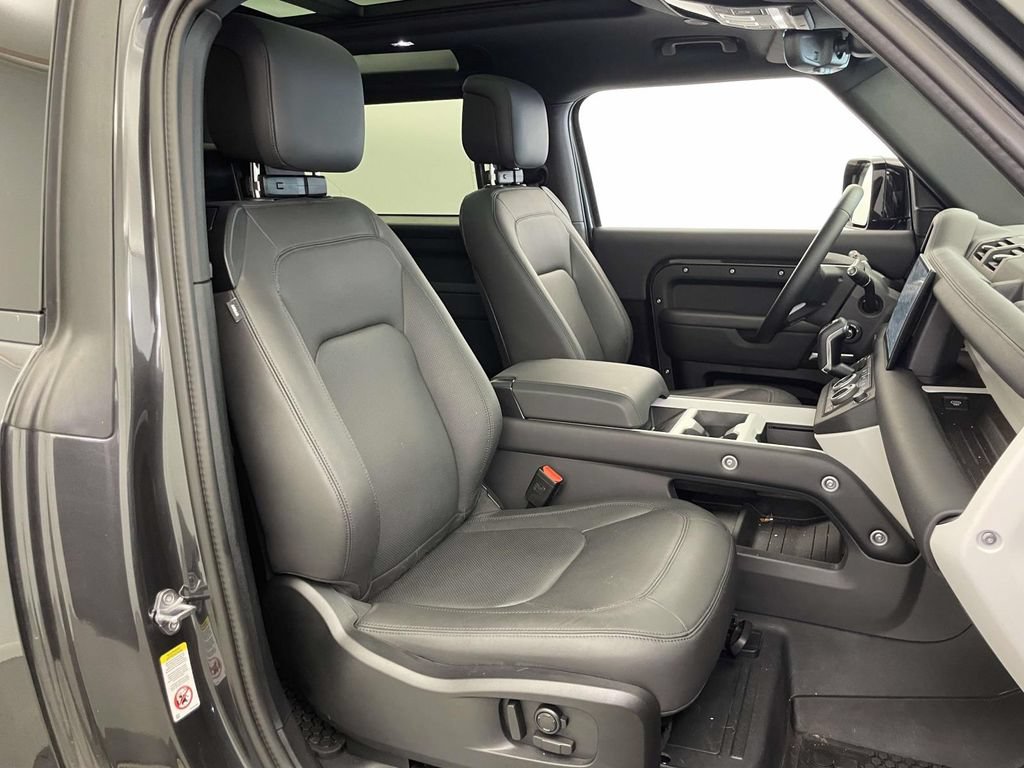 Used 2025 Land Rover Defender 90 X-Dynamic SE AWD/4WD image 20