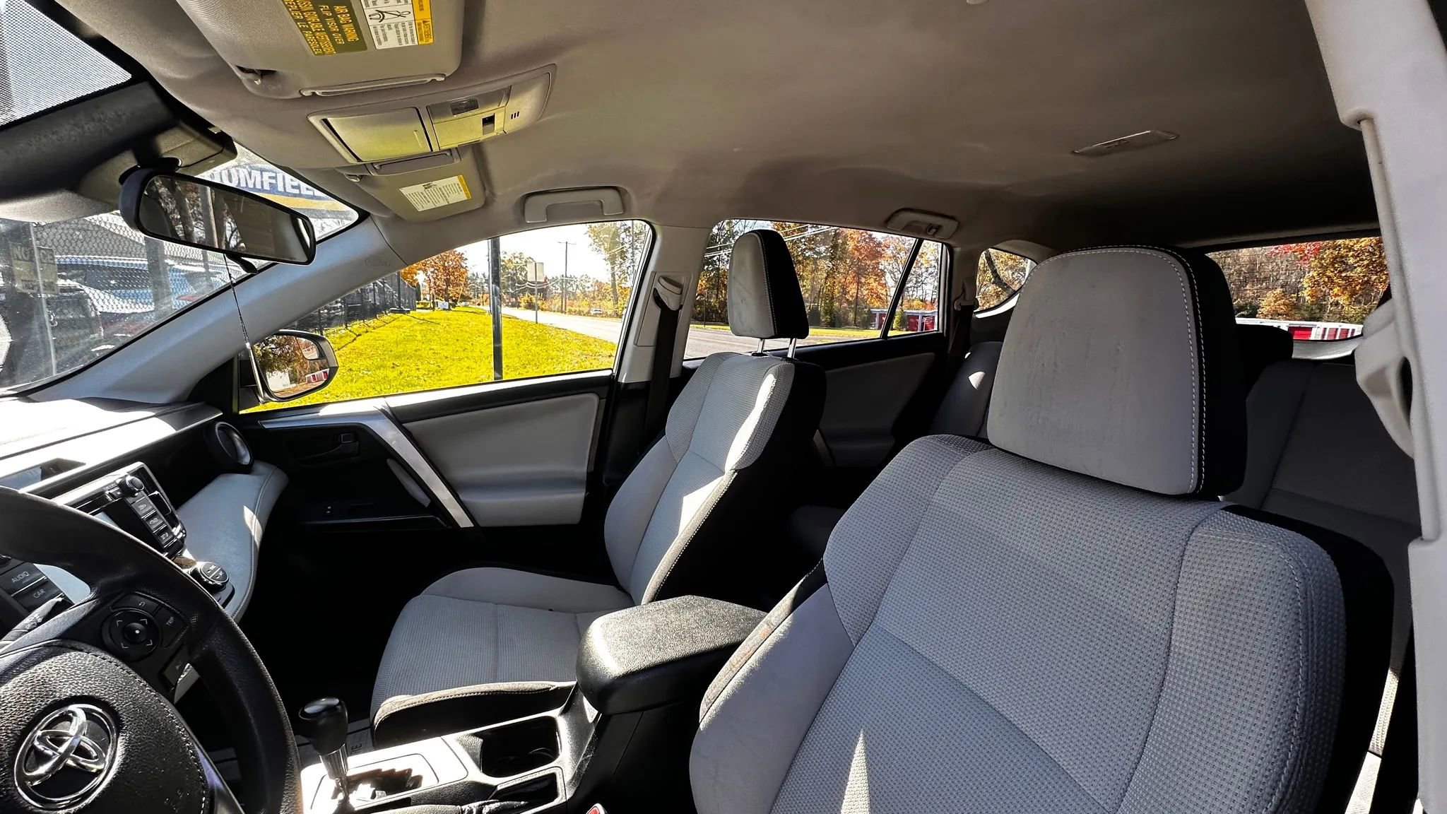 Used 2018 Toyota RAV4 XLE image 18