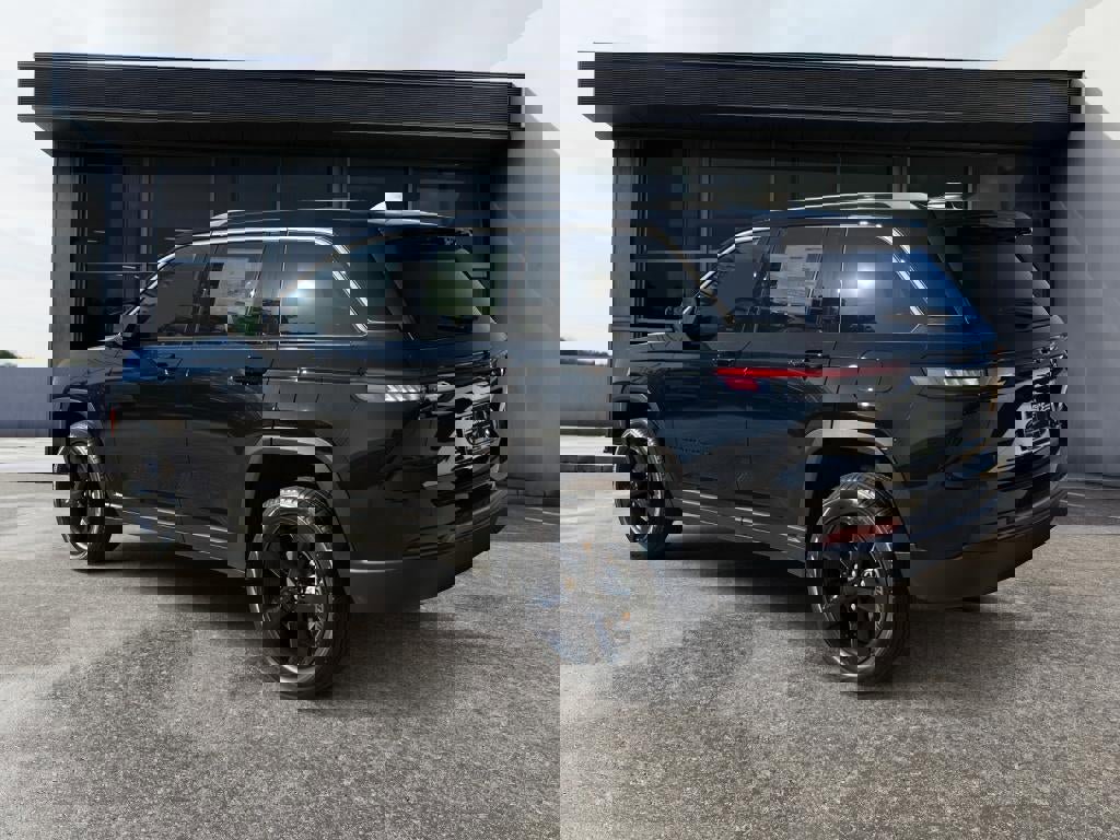 New 2026 Jeep Grand Cherokee Limited w/ Limited Altitude Package image 5