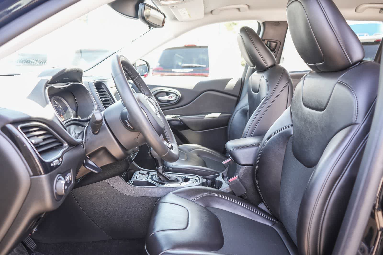 Used 2021 Jeep Cherokee Latitude Plus FWD image 18