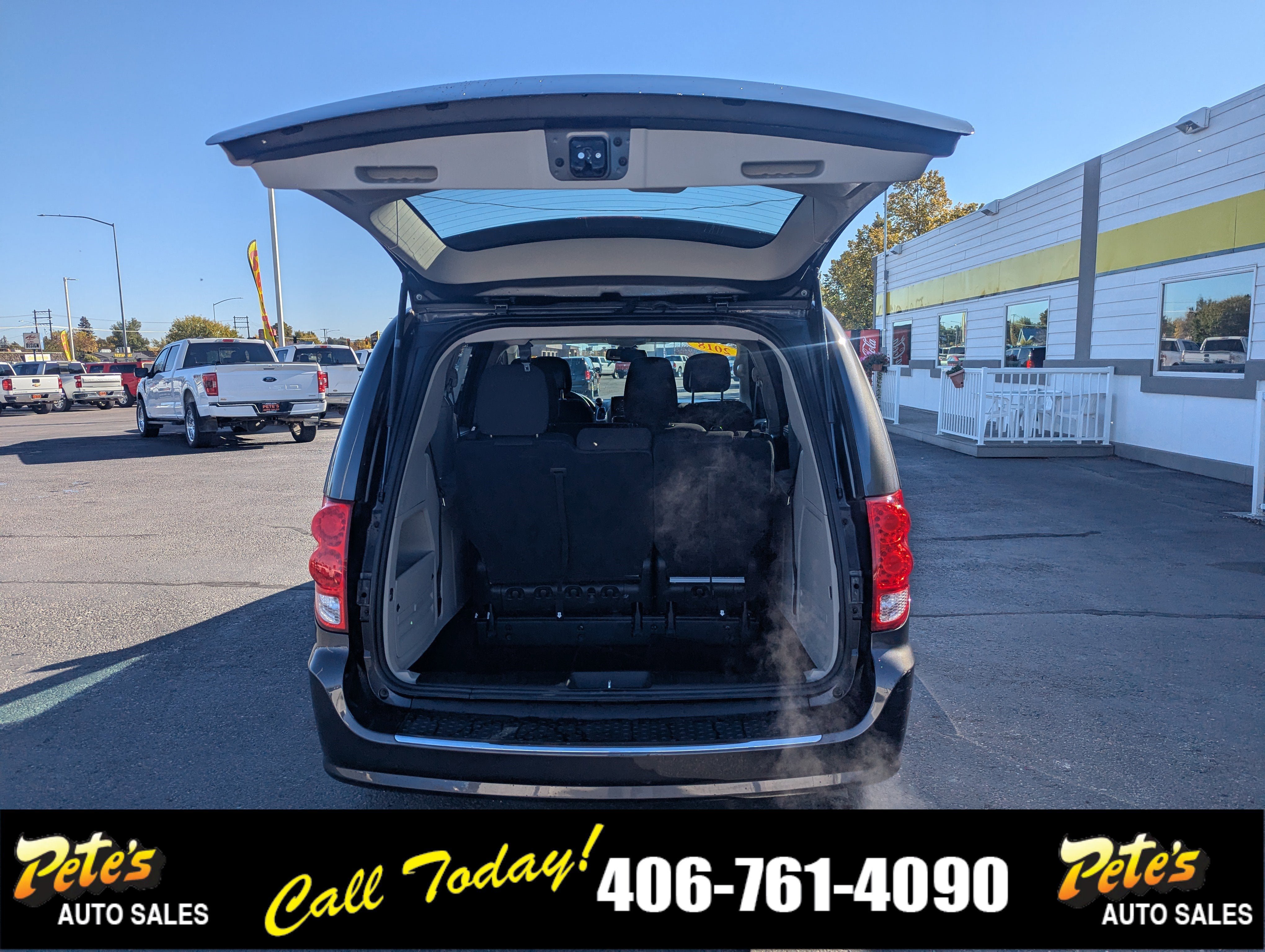 Used 2018 Dodge Grand Caravan SE w/ UConnect Hands-Free Group FWD image 11