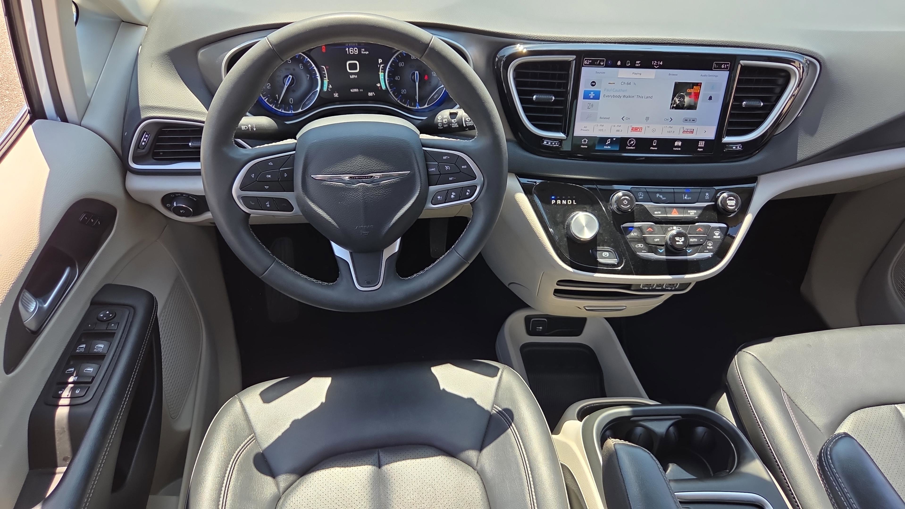 Used 2024 Chrysler Pacifica Touring-L image 22