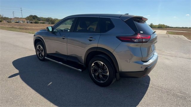 Used 2024 Nissan Rogue SV image 6