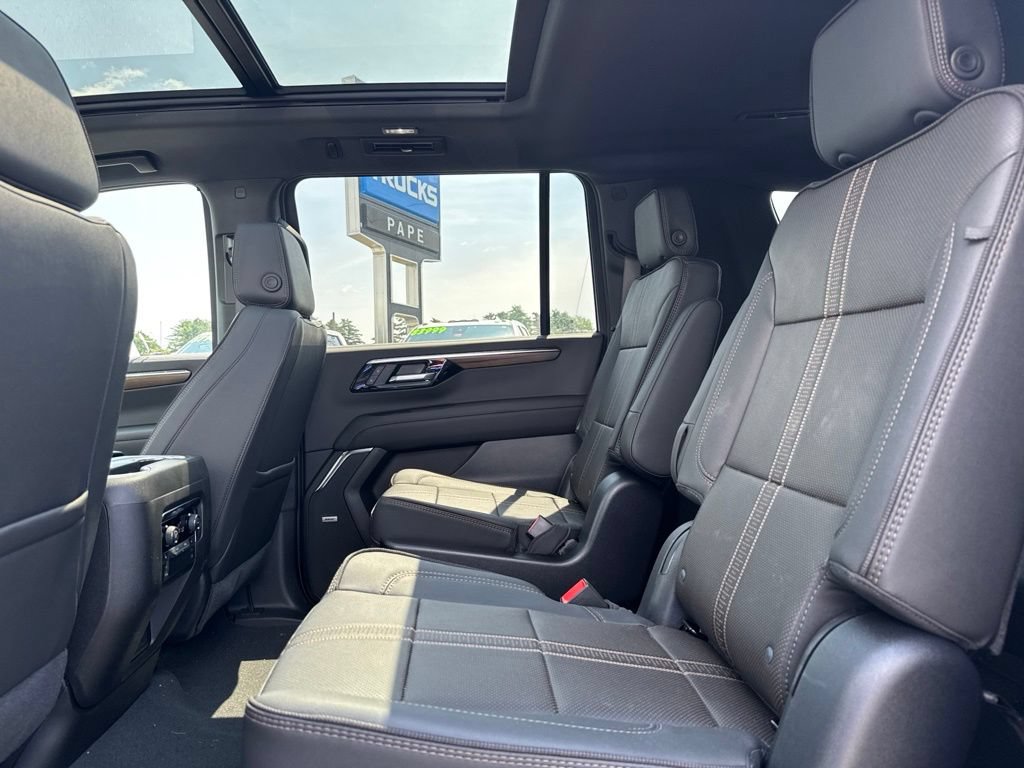 New 2026 Chevrolet Suburban High Country w/ Sun And Tow Package AWD/4WD image 22