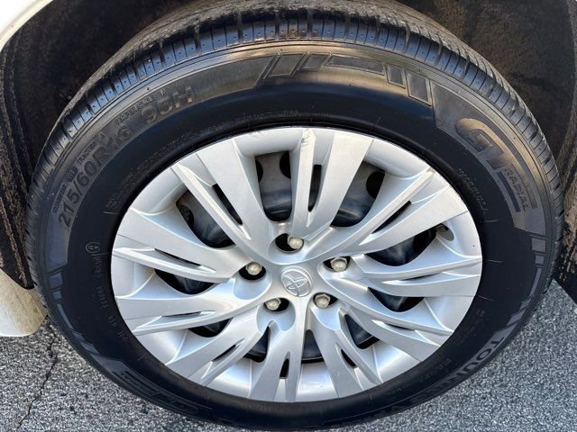 Used 2014 Toyota Camry LE image 10