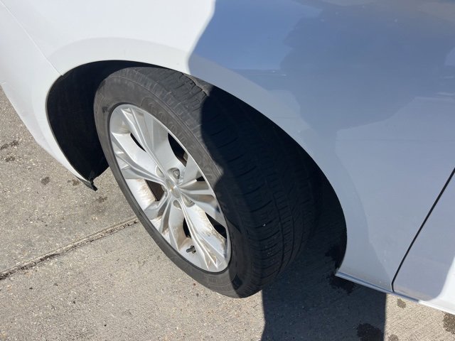 Used 2015 Chevrolet Impala LT w/ Convenience Package image 26