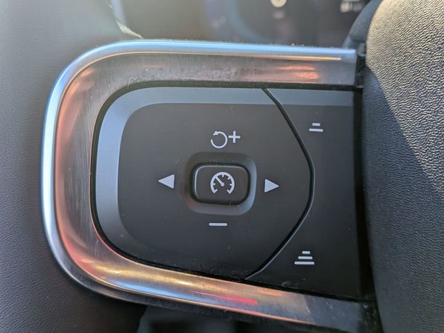 Certified 2023 Volvo XC40 B5 Plus image 21