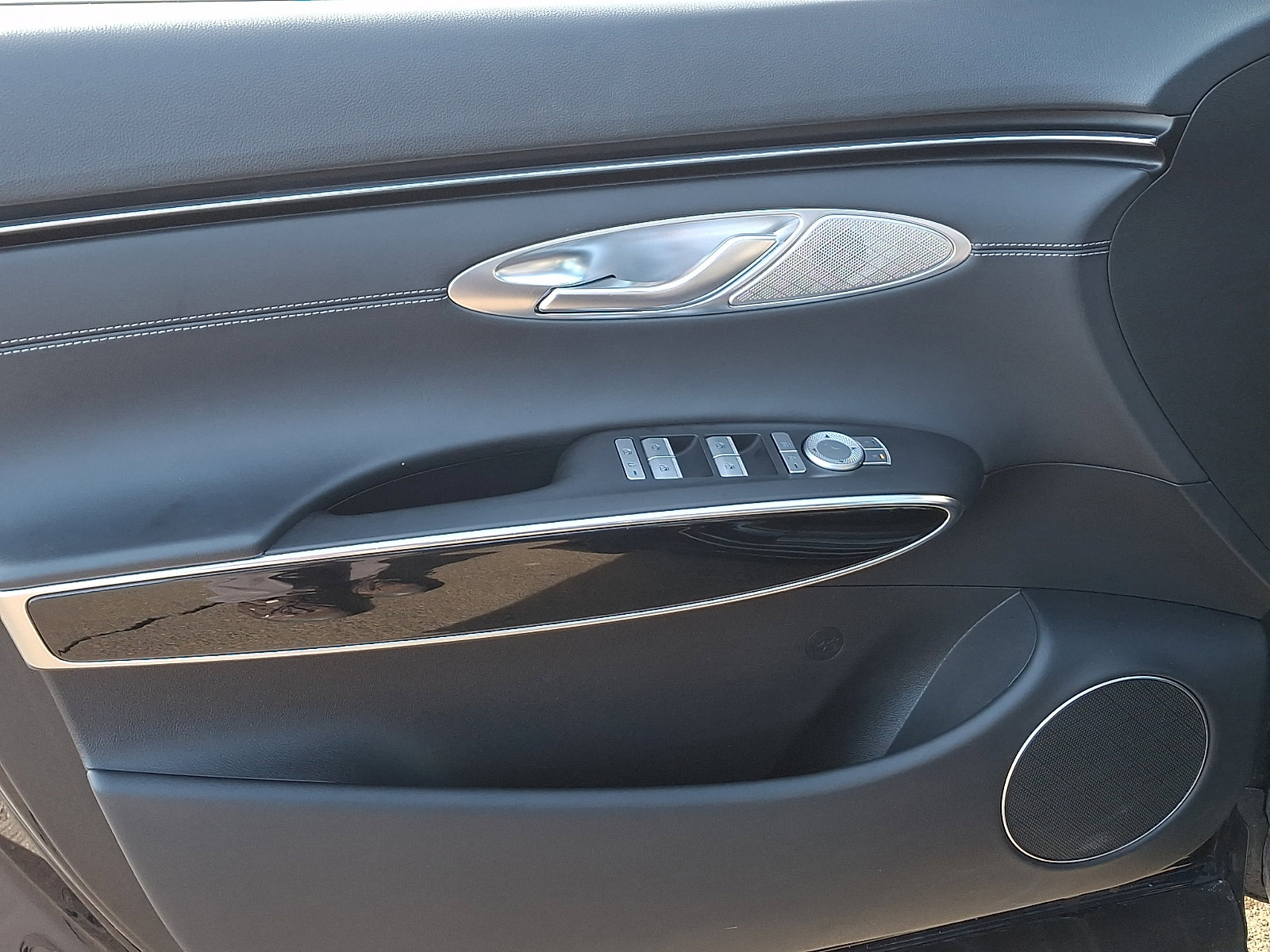 Used 2025 Genesis GV70 2.5T image 12