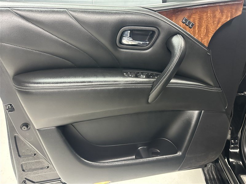 Used 2016 INFINITI QX80 4WD w/ Deluxe Technology Package image 21
