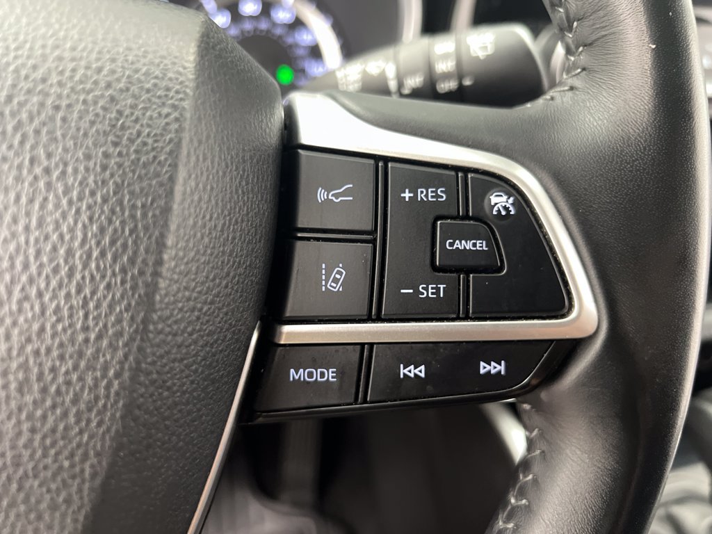 Used 2025 Toyota Highlander XLE FWD image 62