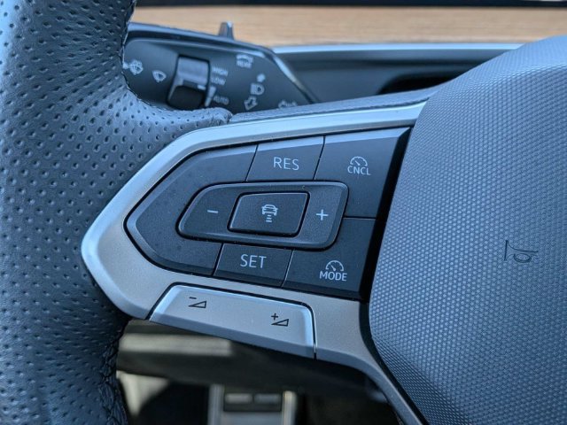 Used 2025 Volkswagen Tiguan SEL R-Line AWD/4WD image 28