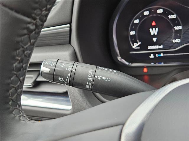 Used 2024 GMC Yukon XL SLT image 24