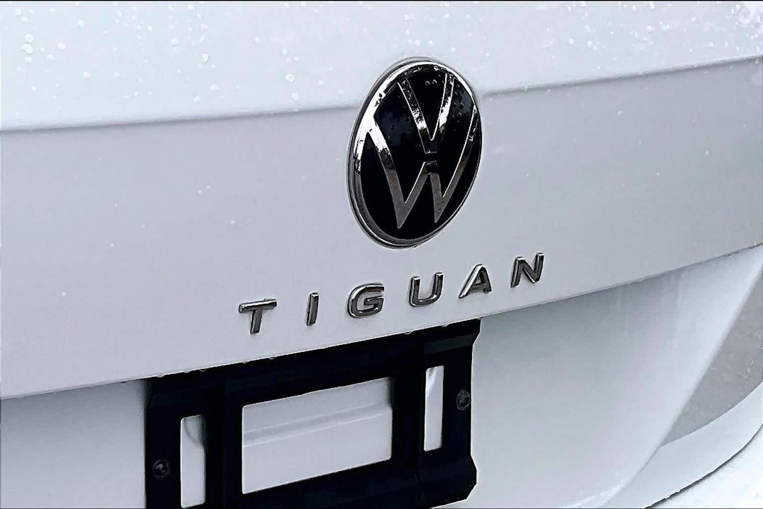 Used 2024 Volkswagen Tiguan SE R-Line AWD/4WD image 10