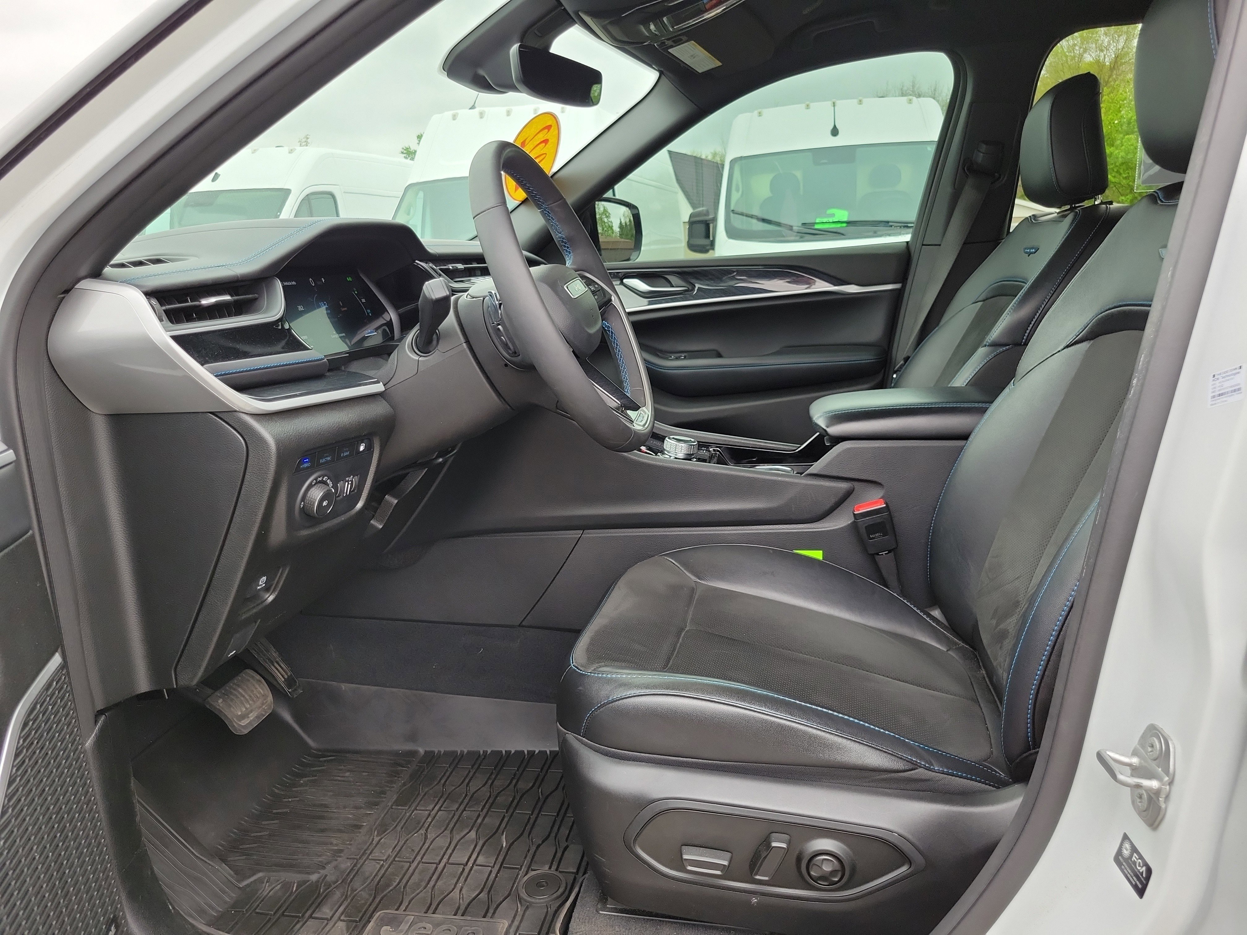 Used 2022 Jeep Grand Cherokee Trailhawk AWD/4WD image 7