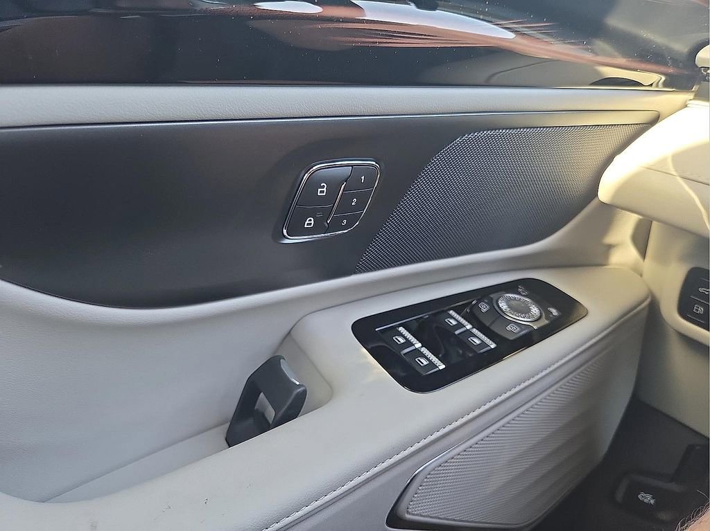 New 2026 Lincoln Nautilus Premier AWD/4WD image 16