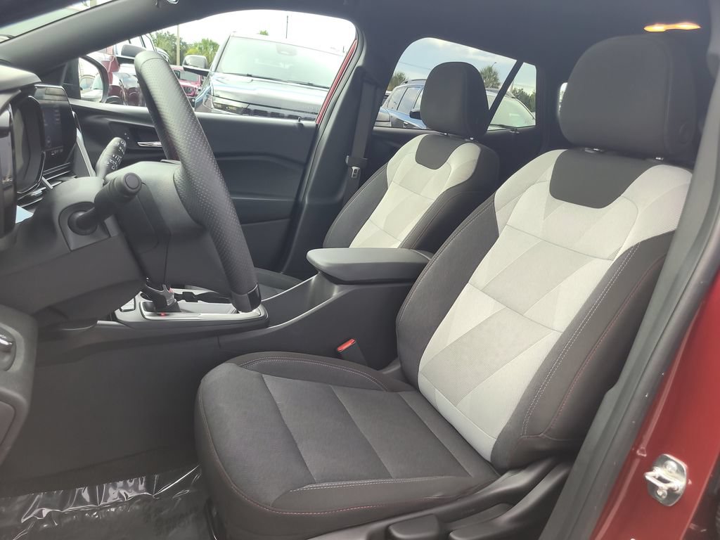 Used 2025 Chevrolet Trax RS w/ Sunroof Package FWD image 19