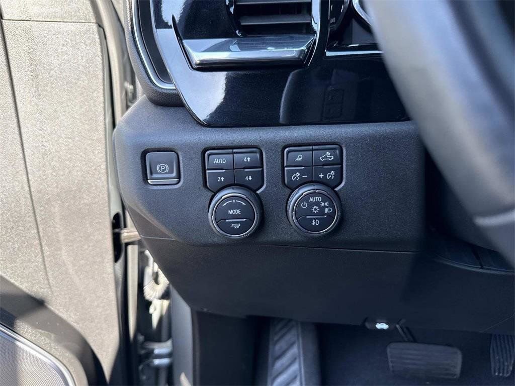 Used 2024 Chevrolet Silverado 1500 High Country w/ High Country Premium Package image 31