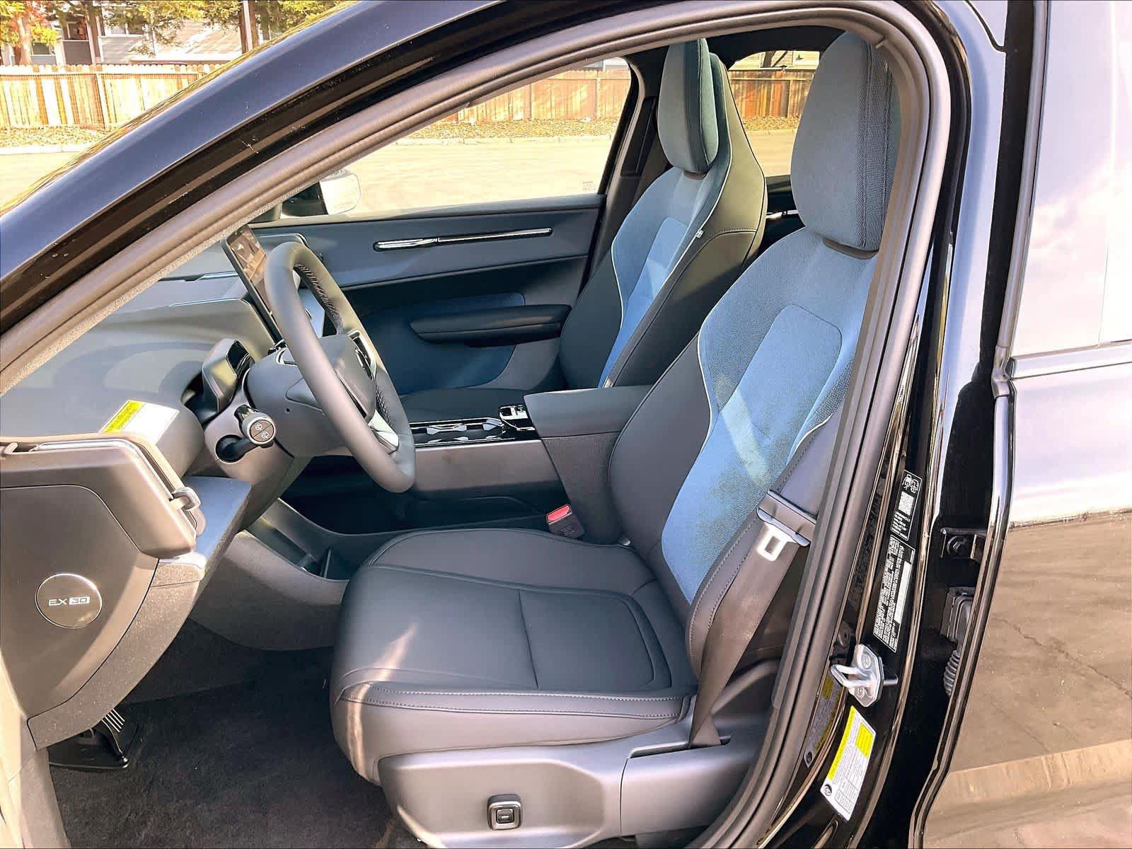 New 2025 Volvo EX30 Plus w/ Protection Package Premier AWD/4WD image 11