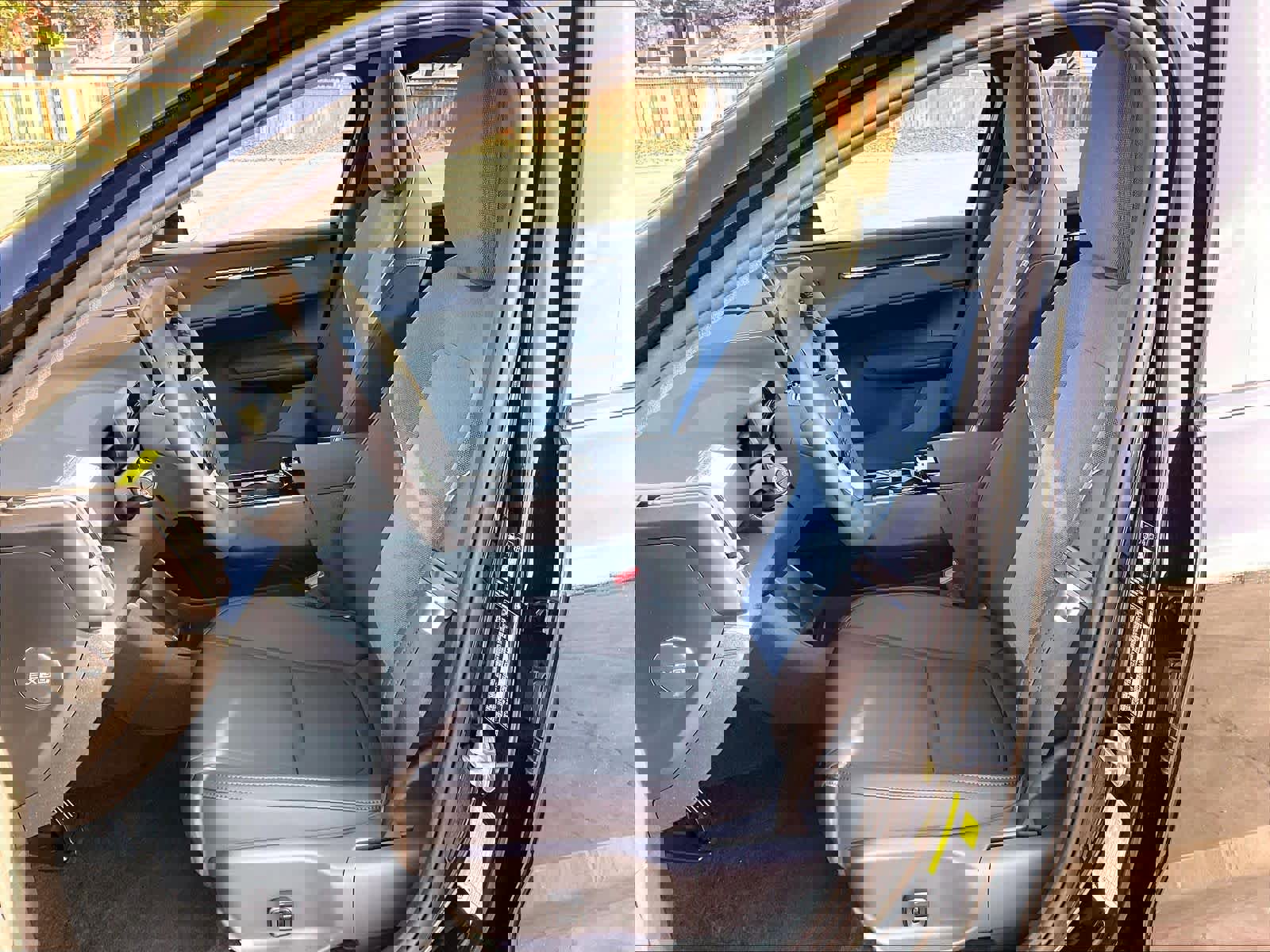 New 2025 Volvo EX30 Plus w/ Protection Package Premier image 11