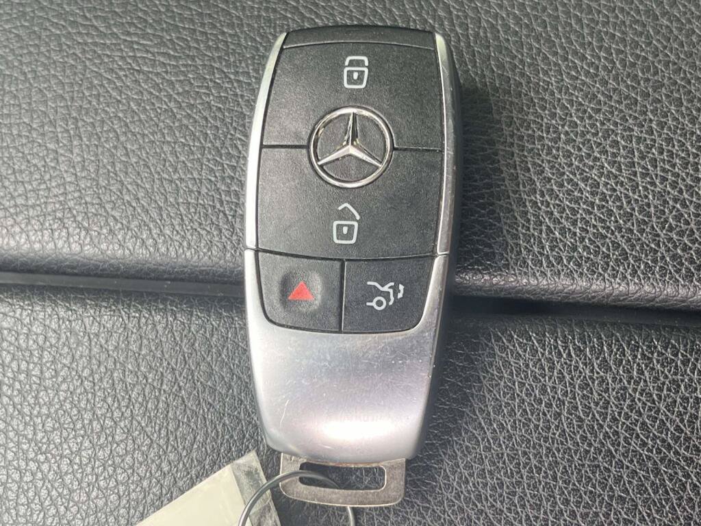 Used 2023 Mercedes-Benz GLA 250 4MATIC w/ Premium Package image 4