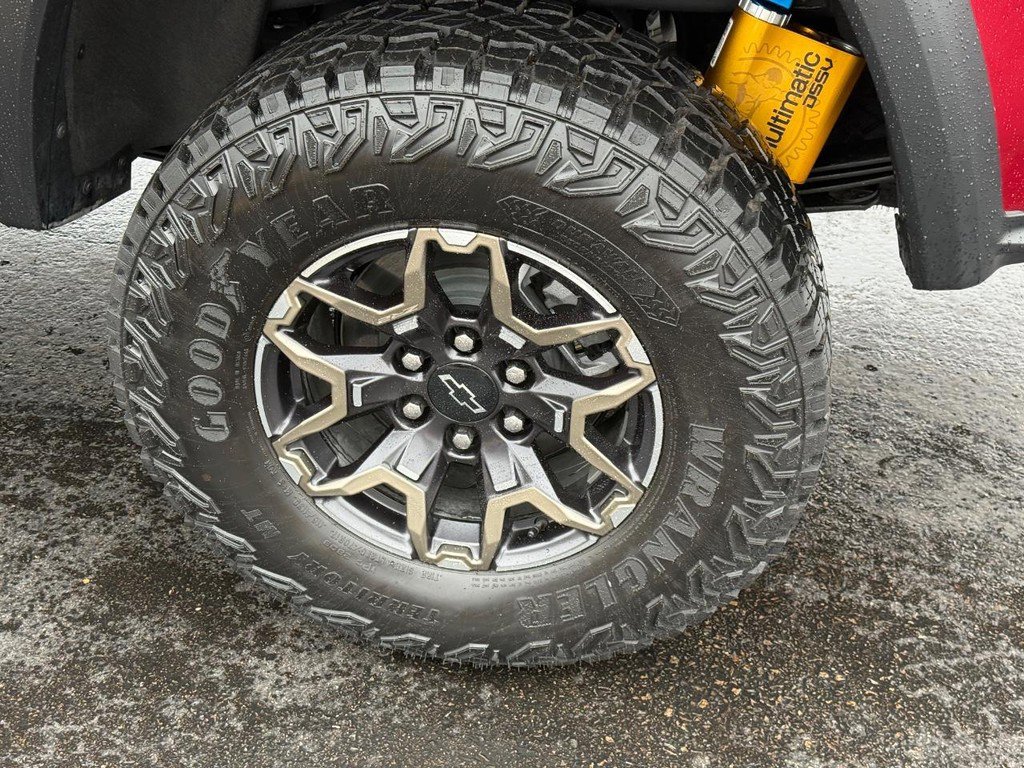 Used 2025 Chevrolet Colorado ZR2 w/ Technology Package image 8