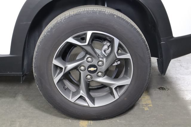 Used 2025 Chevrolet Trax LT w/ Driver Confidence Package FWD image 33