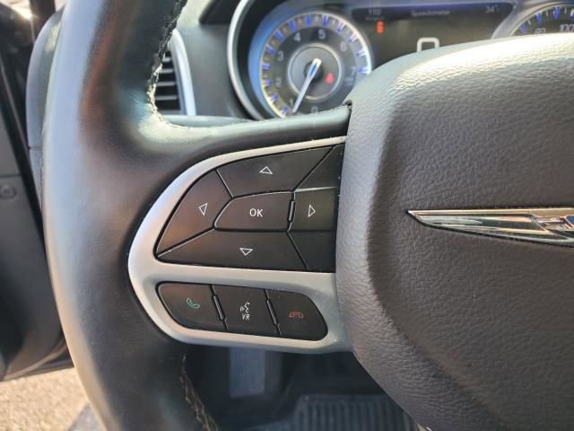 Used 2018 Chrysler 300 Limited image 25