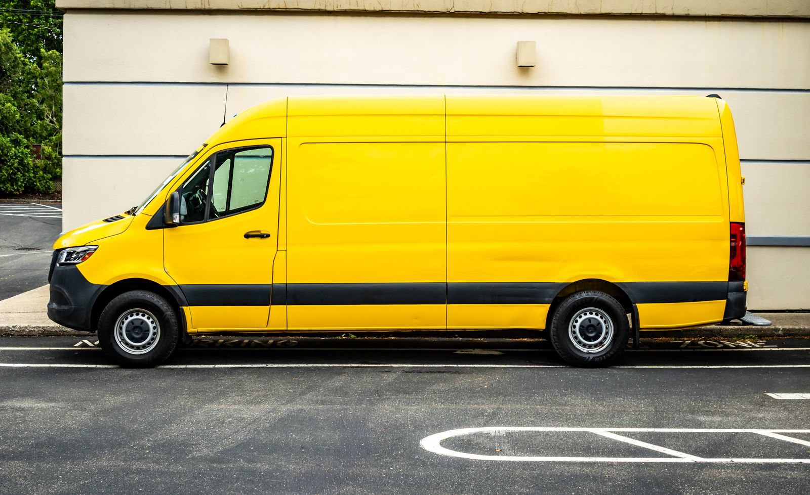 Used 2021 Mercedes-Benz Sprinter 2500 image 4