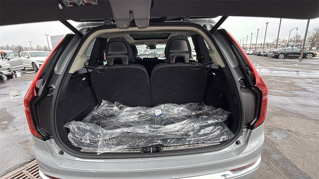 Certified 2025 Volvo XC90 B5 Plus image 28