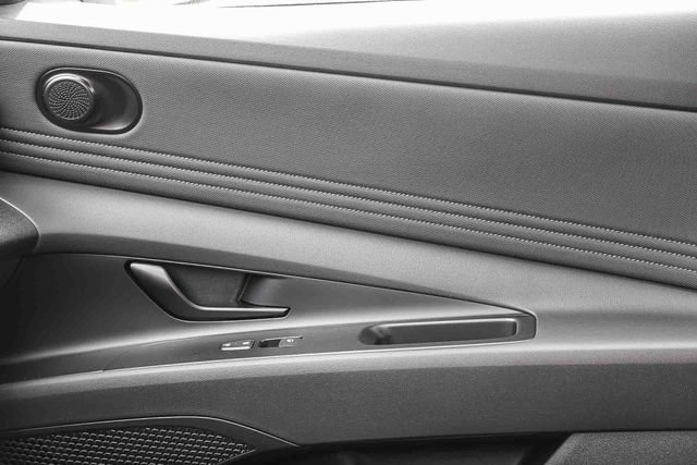 New 2026 Hyundai Elantra Sport FWD image 24