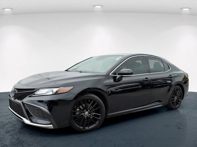 Used 2022 Toyota Camry XSE w/ Navigation Package FWD image 2