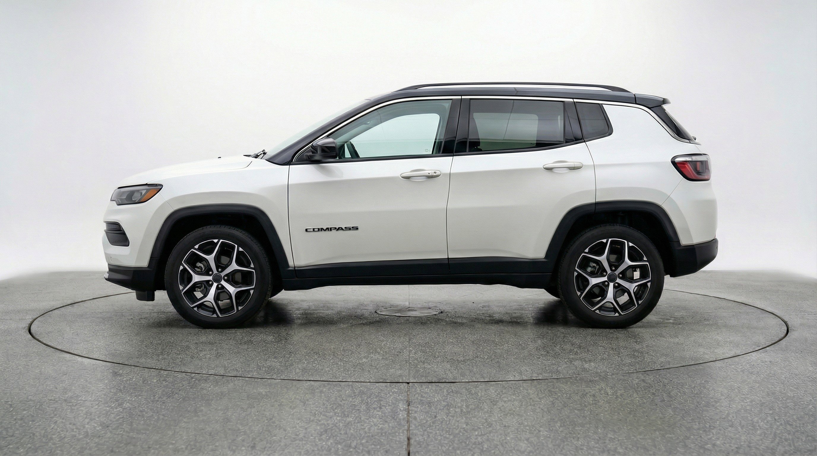 Used 2025 Jeep Compass Limited AWD/4WD image 5