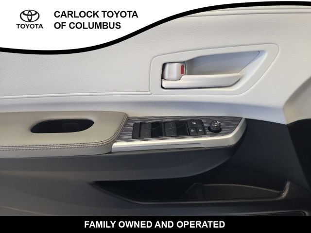 Used 2026 Toyota Sienna LE FWD image 11