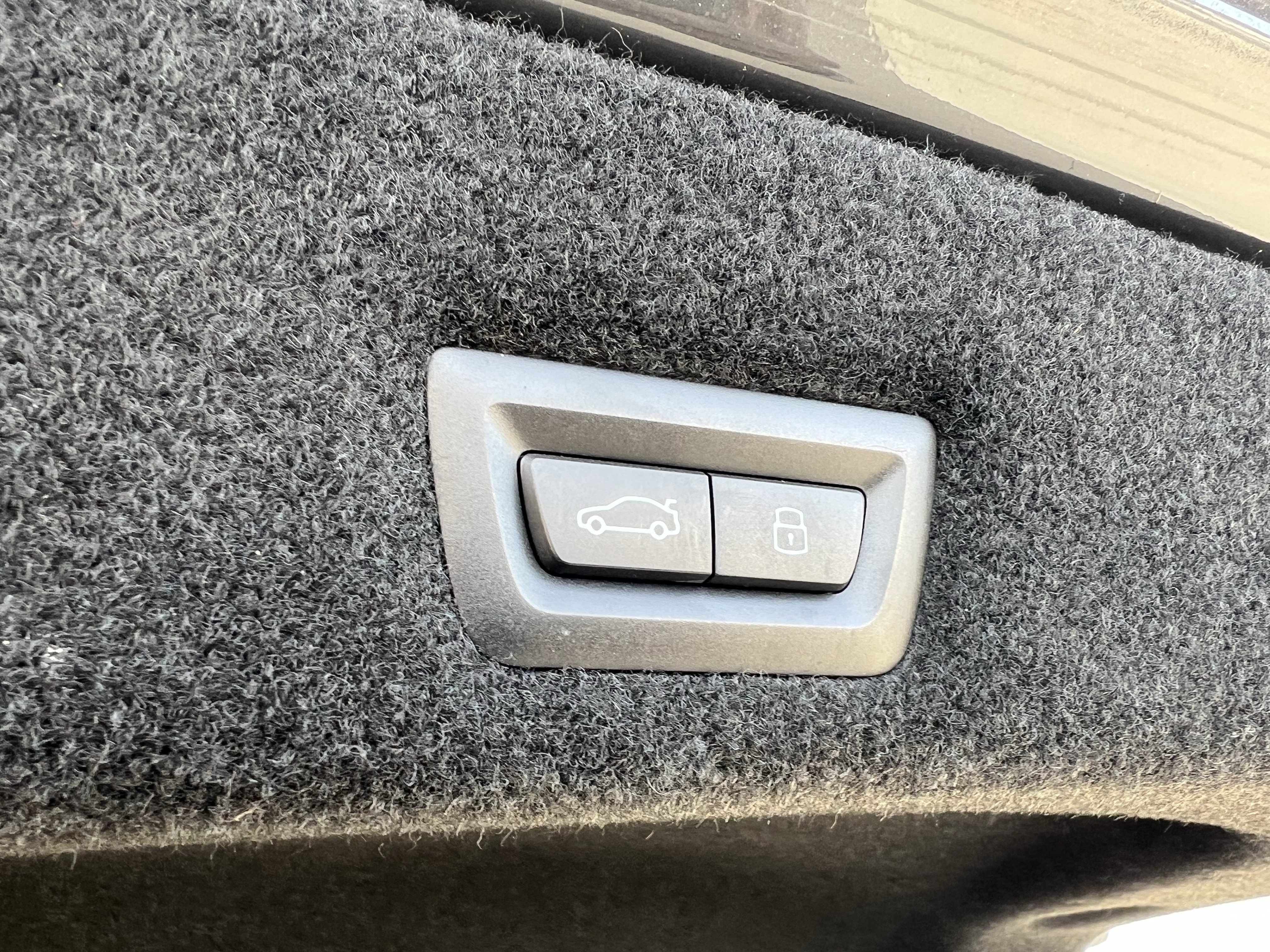 Used 2023 BMW 740i w/ Executive Package image 36