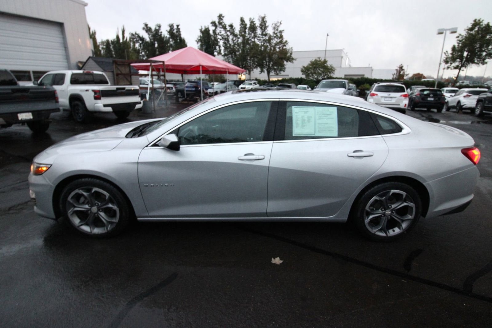 Used 2022 Chevrolet Malibu LT FWD image 2
