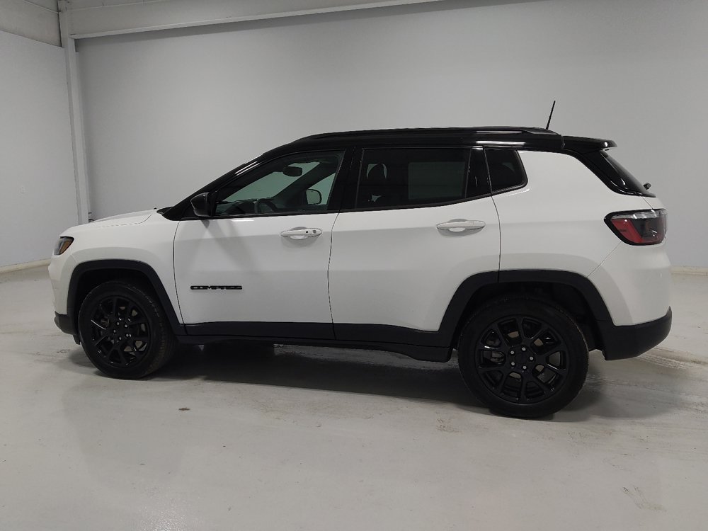 Used 2023 Jeep Compass Latitude w/ Convenience Group AWD/4WD image 3